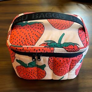 BAGGU Puffy Lunch Bag in Strawberry